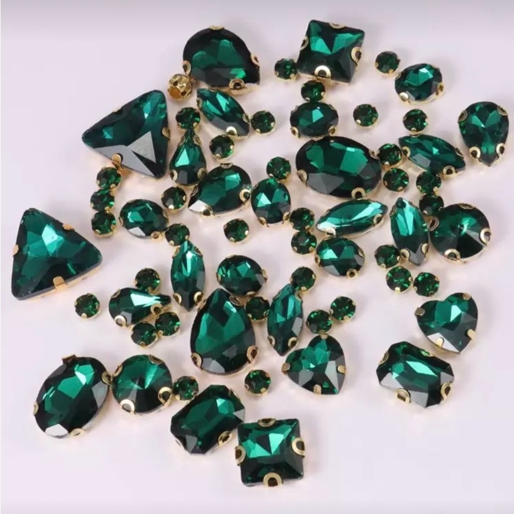 Decorative Emerald Green Rhinestones in Gold DIY Sewing Crafts New 130 pieces